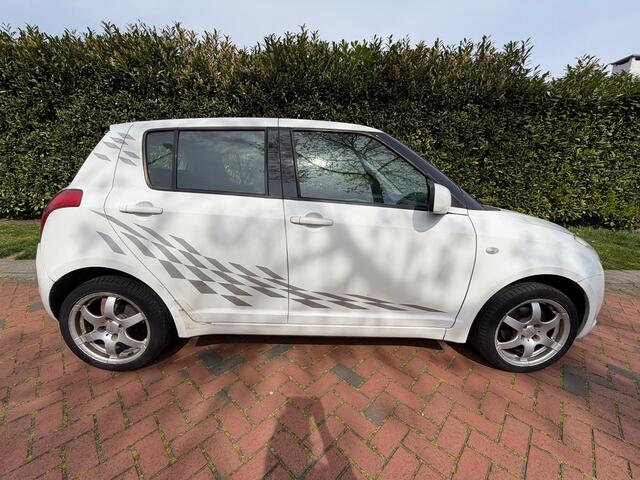 Suzuki Swift 1.3 Limited, Airco, APK 25-01-2027.