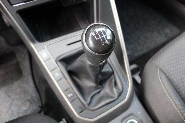 Volkswagen Polo 1.0 TSI Comfortline Business 95PK | Navigatie | Parkeersensoren | Cruise Control | Apple/Android Carplay