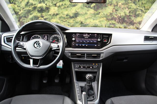 Volkswagen Polo 1.0 TSI Comfortline Business 95PK | Navigatie | Parkeersensoren | Cruise Control | Apple/Android Carplay