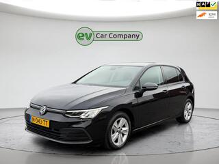 VOLKSWAGEN GOLF 1.0 eTSI Life | Automaat | Adapt. Cruise | Camera | CarPlay | Parkeersensoren | 1e Eigenaar | Incl. BTW