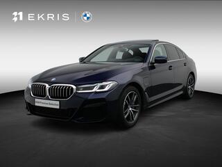 BMW 5-SERIE Sedan 530e High Executive | M Sportpakket | Parking Pack| Stuurwielrand Verwarmd | Schuifdak | Laserlight | Head-Up Display | Haraman Kardon | 18''