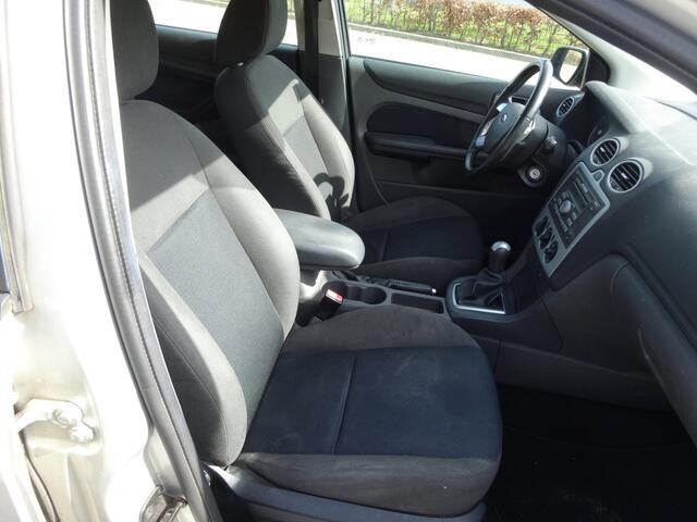 Ford Focus Wagon 2.0-16V Rally Edition Airco Cruise Onderhoudsboekjes zie foto,s