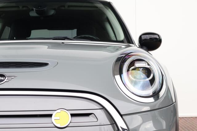 Mini Electric Essential 33 kWh Navigatie / cruise control / Sportstoelen / Led Pakket / DAB