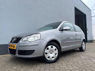 VOLKSWAGEN POLO 1.4-16V Optive - Airco