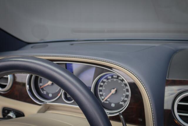 Bentley Continental GTC 6.0 W12 | MULLINER | MASSAGE & STOELVERWARMING & VERKOELING | ADAPTIVE CRUISE CONTROL | CAMERA | 21 | LUCHTVERING | 4WD | ETC.