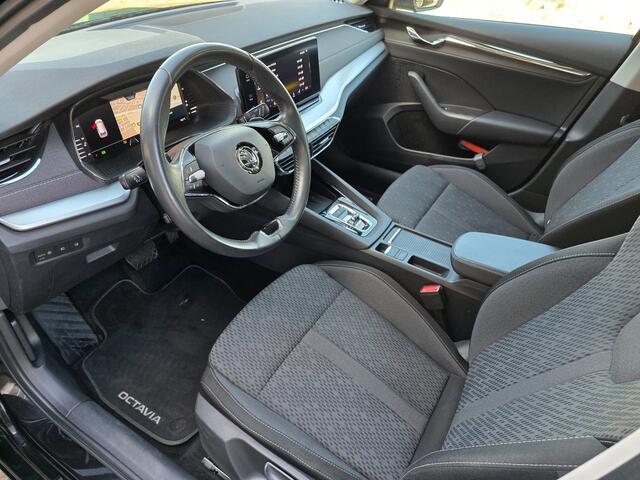 Skoda Octavia Combi 1.0 e-TSI Business Edition Plus Automaat BJ.2022 / Navi / Led / Keyless / Clima / 18Lmv / Trekhaak 