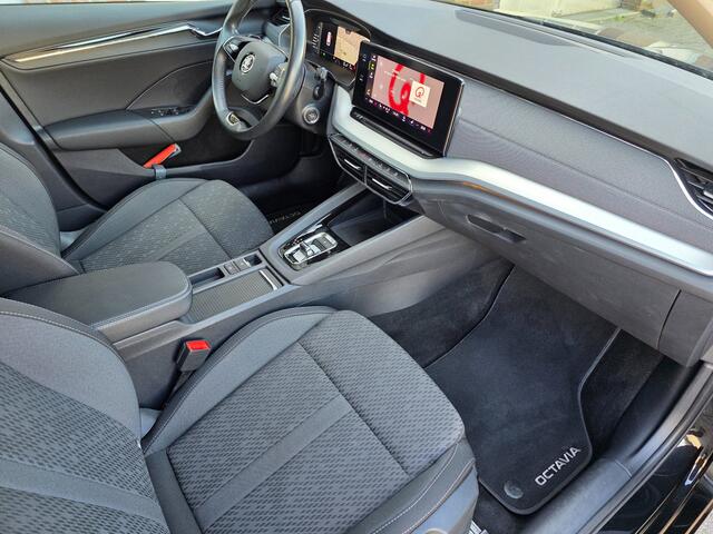 Skoda Octavia Combi 1.0 e-TSI Business Edition Plus Automaat BJ.2022 / Navi / Led / Keyless / Clima / 18Lmv / Trekhaak 