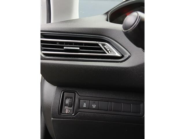 Peugeot 308 SW 1.2 PureTech Blue Lease Export