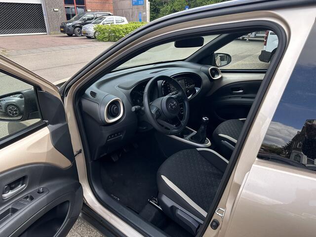 Toyota Aygo X 1.0 VVT-i MT Pulse All-in Prijs Airco/Stoelverwarming/Camera/Two-tone Eurorepar