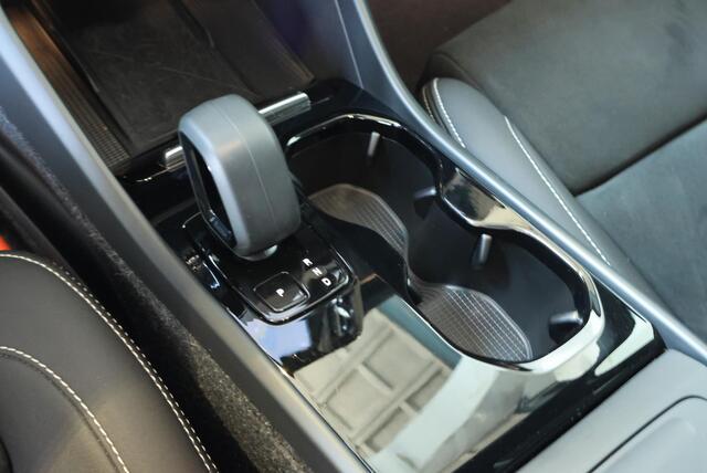 Volvo XC40 Recharge Plus | Dealeronderhouden | Google Infotainment | 4-Seizoenenbanden | Parkeercamera | Parkeersensoren voor + achter | Comfortstoelen | 95
