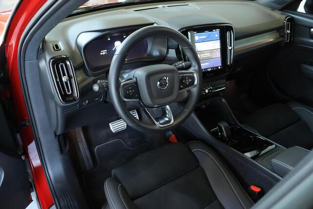 Volvo XC40 Recharge Plus | Dealeronderhouden | Google Infotainment | 4-Seizoenenbanden | Parkeercamera | Parkeersensoren voor + achter | Comfortstoelen | 95