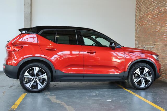 Volvo XC40 Recharge Plus | Dealeronderhouden | Google Infotainment | 4-Seizoenenbanden | Parkeercamera | Parkeersensoren voor + achter | Comfortstoelen | 95