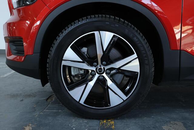 Volvo XC40 Recharge Plus | Dealeronderhouden | Google Infotainment | 4-Seizoenenbanden | Parkeercamera | Parkeersensoren voor + achter | Comfortstoelen | 95