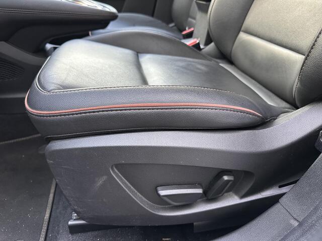 Renault Captur 1.6 E-Tech Plug-in Hybrid 160 Initiale Paris | TWO TONE | Leder | stuur/stoelverwarming | DAB Ontvanger |