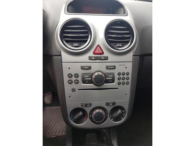 Opel Corsa 1200i 16V 5 DEURS Cruise Controle AIRCO
