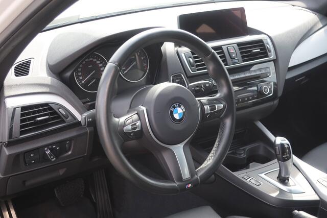 BMW 1-Serie 118i Centennial High Executive. DealerOH_LED_1eEigenaar_M-pakket_PDC_Schuifdak.