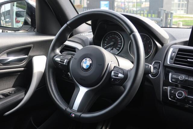 BMW 1-Serie 118i Centennial High Executive. DealerOH_LED_1eEigenaar_M-pakket_PDC_Schuifdak.