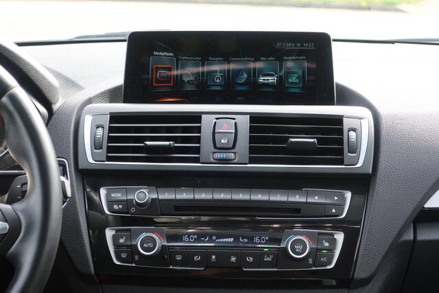 BMW 1-Serie 118i Centennial High Executive. DealerOH_LED_1eEigenaar_M-pakket_PDC_Schuifdak.