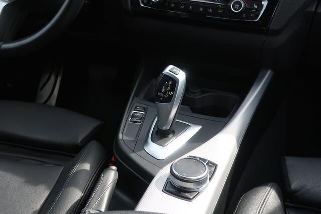 BMW 1-Serie 118i Centennial High Executive. DealerOH_LED_1eEigenaar_M-pakket_PDC_Schuifdak.