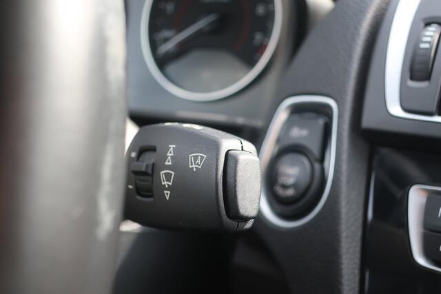 BMW 1-Serie 118i Centennial High Executive. DealerOH_LED_1eEigenaar_M-pakket_PDC_Schuifdak.