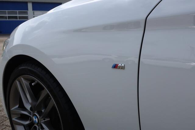 BMW 1-Serie 118i Centennial High Executive. DealerOH_LED_1eEigenaar_M-pakket_PDC_Schuifdak.