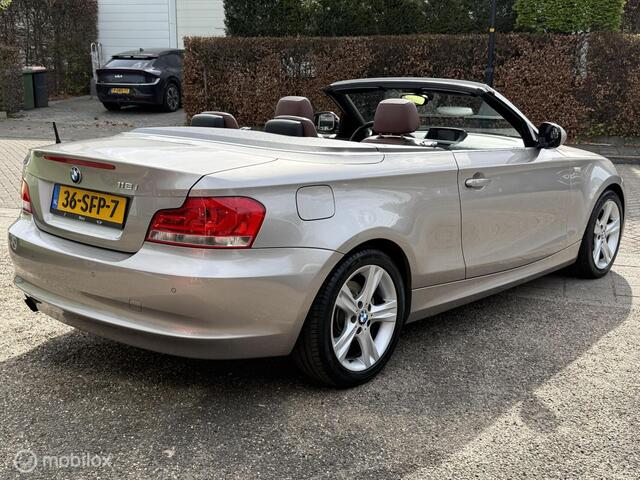BMW 1-Serie Cabrio 118i High Executive BRUIN LEDER AUTOMAAT
