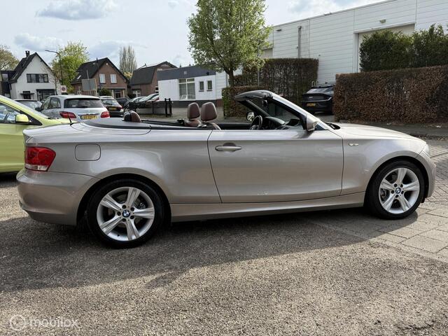 BMW 1-Serie Cabrio 118i High Executive BRUIN LEDER AUTOMAAT