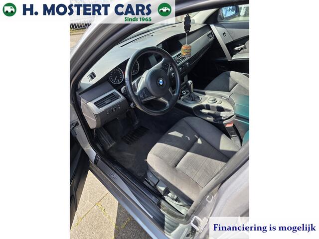 BMW 5-Serie Touring 523i Stationwagen Nette auto let op defect Bj.2009 Full Options AUTOMAAT moter rookt