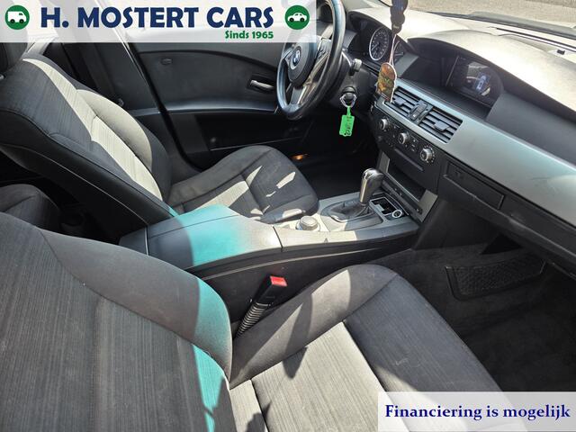 BMW 5-Serie Touring 523i Stationwagen Nette auto let op defect Bj.2009 Full Options AUTOMAAT moter rookt