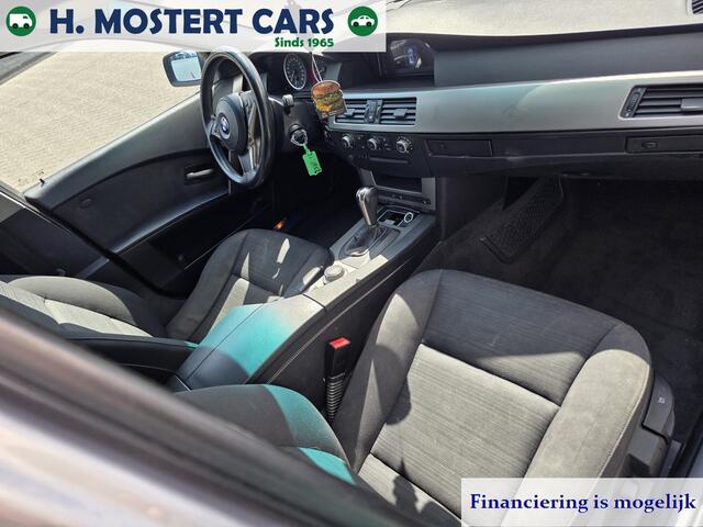 BMW 5-Serie Touring 523i Stationwagen Nette auto let op defect Bj.2009 Full Options AUTOMAAT moter rookt