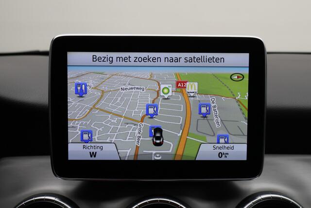 Mercedes-Benz CLA-Klasse 180 Ambition AMG-Line Automaat Xenon, Navigatie, Cruise, PDC, 18