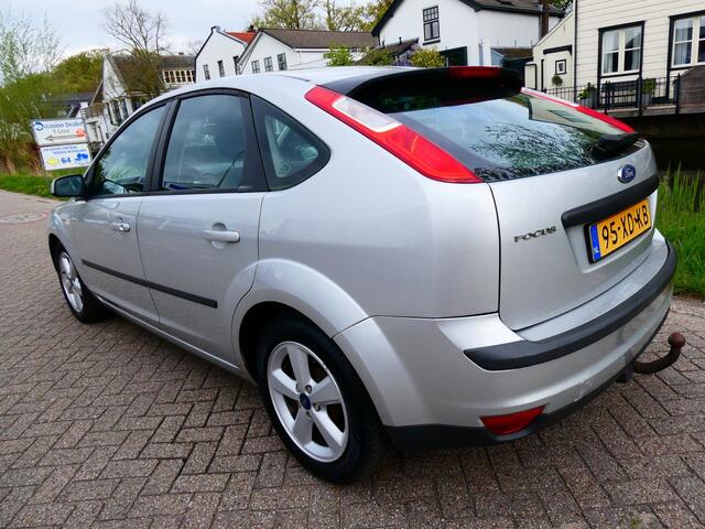 Ford Focus 1.6-16V Automaat 101pk 2e eig. 5-deurs Airco Cruise Trekhaak