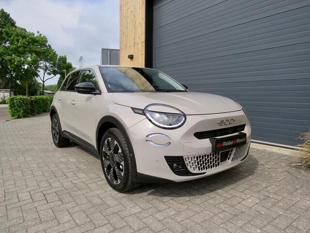 Fiat 600 600e La Prima 54 kWh Full option Leder Stoelmassage