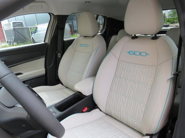 Fiat 600 600e La Prima 54 kWh Full option Leder Stoelmassage