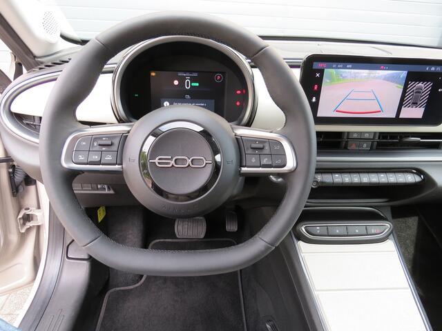 Fiat 600 600e La Prima 54 kWh Full option Leder Stoelmassage