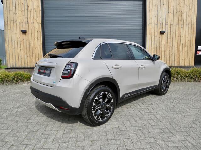 Fiat 600 600e La Prima 54 kWh Full option Leder Stoelmassage