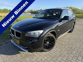 BMW X1 sDrive20i | automaat | stuurverwarming | stoelverwarming | extra set winterbanden met velg | trekhaak |