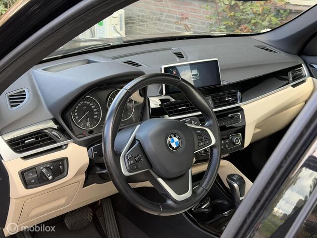 BMW X1 sDrive20i High Executive Pano Trekhaak Head UP Sportstoelen