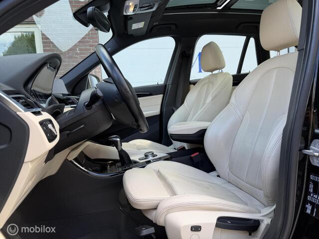 BMW X1 sDrive20i High Executive Pano Trekhaak Head UP Sportstoelen