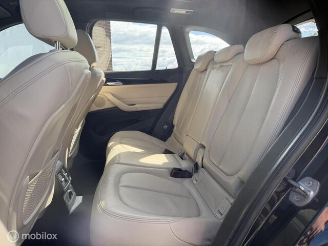 BMW X1 sDrive20i High Executive Pano Trekhaak Head UP Sportstoelen