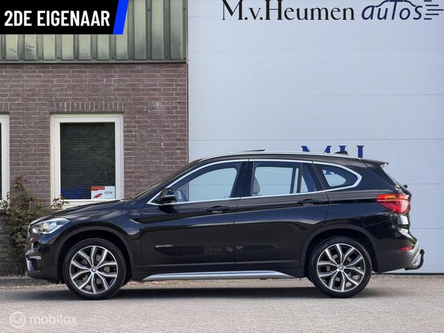 BMW X1 sDrive20i High Executive Pano Trekhaak Head UP Sportstoelen