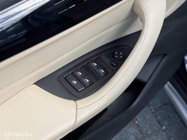 BMW X1 sDrive20i High Executive Pano Trekhaak Head UP Sportstoelen