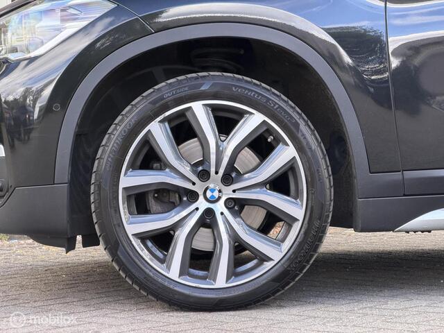 BMW X1 sDrive20i High Executive Pano Trekhaak Head UP Sportstoelen