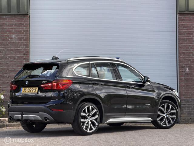 BMW X1 sDrive20i High Executive Pano Trekhaak Head UP Sportstoelen