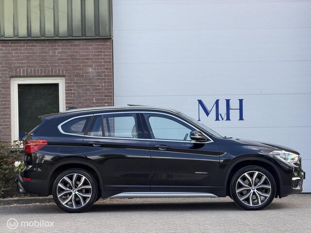 BMW X1 sDrive20i High Executive Pano Trekhaak Head UP Sportstoelen
