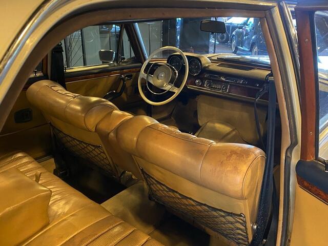Mercedes-Benz 300 SEL 6.3 W109