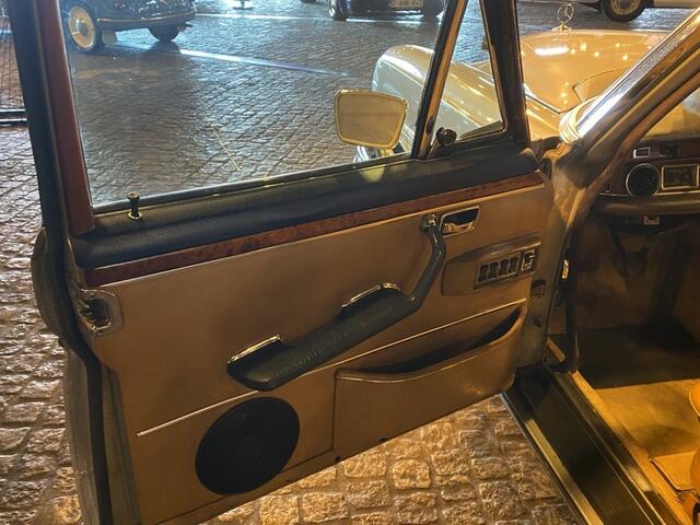 Mercedes-Benz 300 SEL 6.3 W109