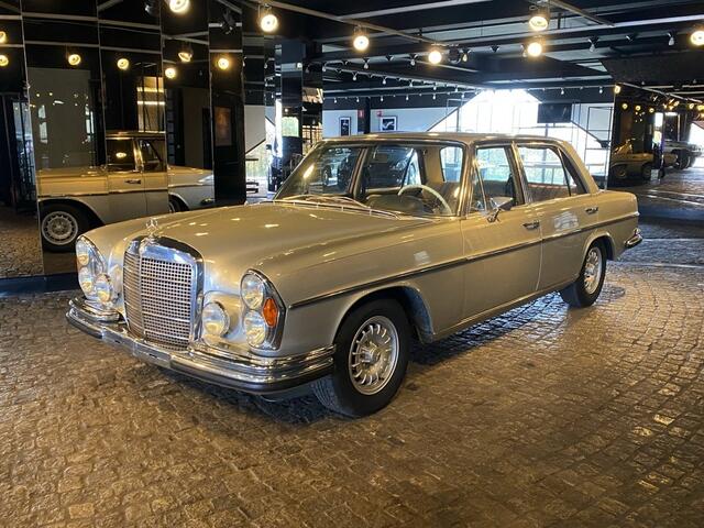 Mercedes-Benz 300 SEL 6.3 W109