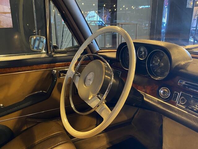 Mercedes-Benz 300 SEL 6.3 W109