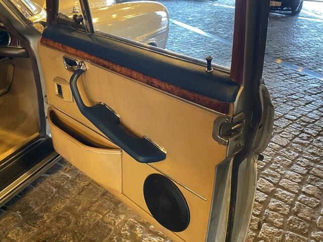 Mercedes-Benz 300 SEL 6.3 W109